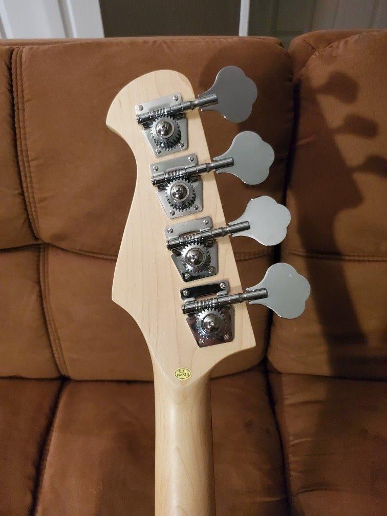 Donner Electric Bass 4 Strings Full-Size Guitar Kit PB-Style (Black) customer photo 1