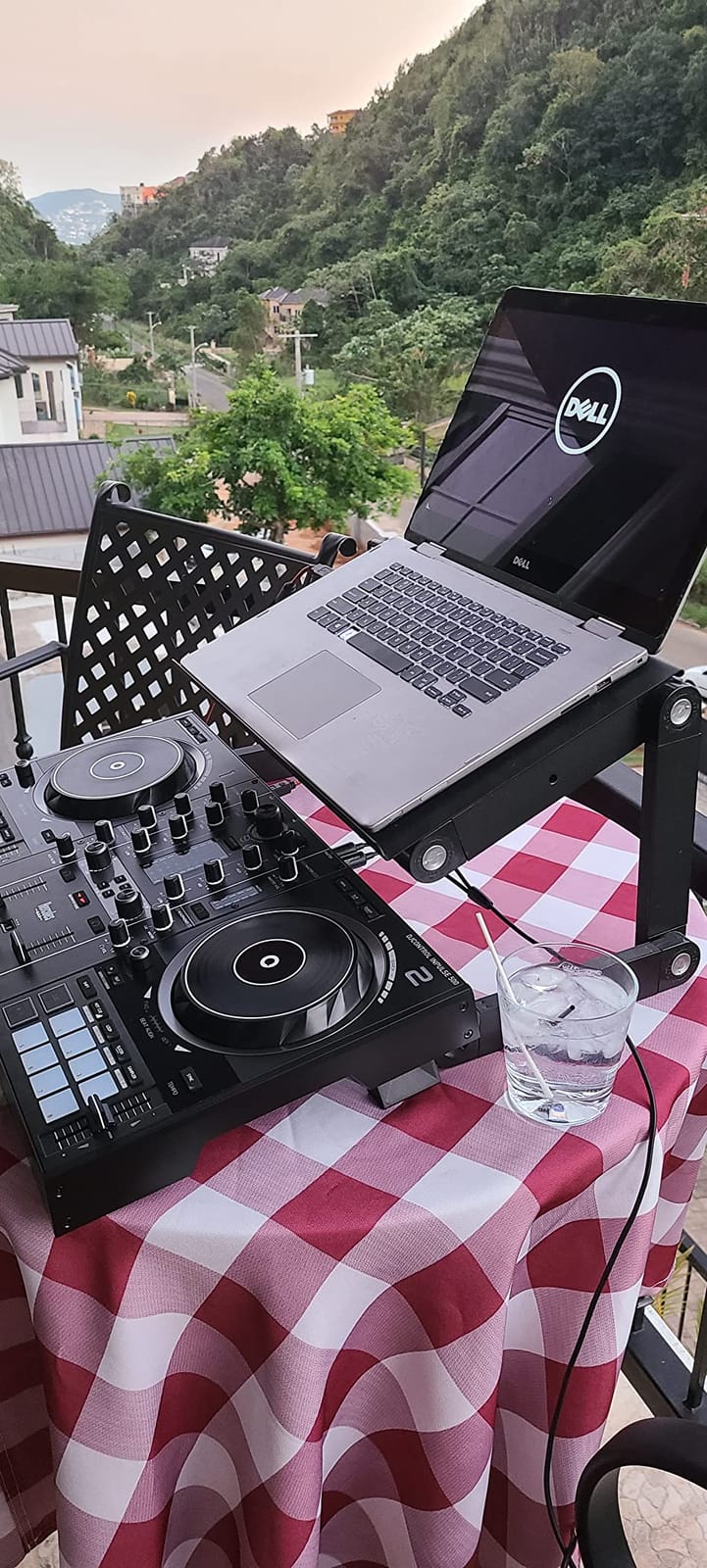 Hercules DJControl Inpulse 500: 2-deck USB DJ controller for Serato DJ and DJUCED (included) | For Serato DJ and DJUCED included customer photo 1