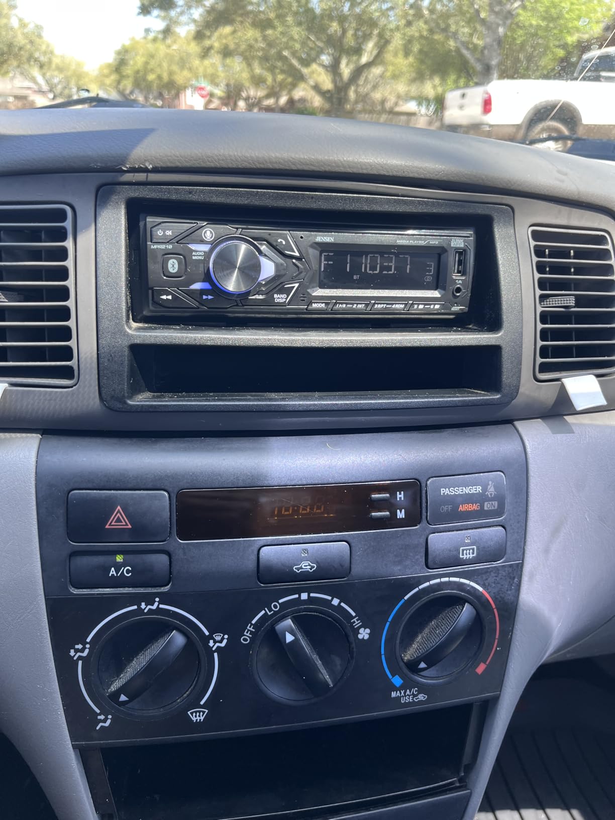 Jensen MPR210 Single DIN Bluetooth Car Stereo, Hands-Free, AM/FM, USB customer photo 1