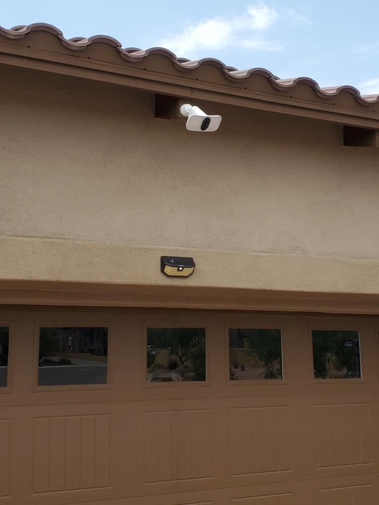 Arlo Wireless Floodlight Security Camera 2K HDR - 1-Cam customer photo 2