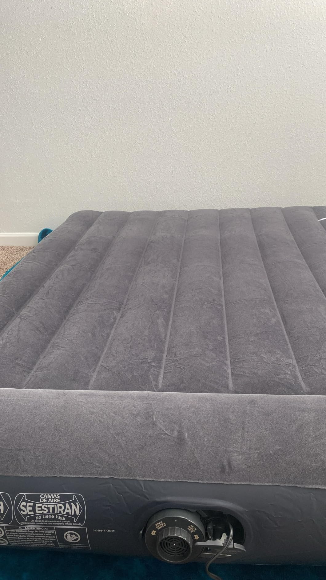 INTEX 64149ED Dura-Beam Standard Pillow Rest Air Mattress: Fiber-Tech - Queen Size - Built-in Electric Pump - 10in Bed Height - 600lb Weight Capacity customer photo 1