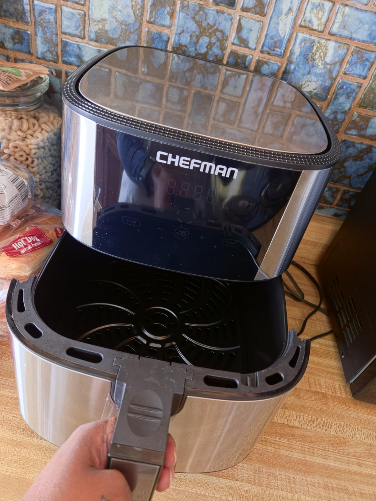 Chefman Air Fryer 8 Qt | TurboFry® 4-in-1 with 450°F Hi-Fry Option for Crispier Results | Bake, Dehydrate, Frozen | XL Nonstick Dishwasher-Safe Basket | Stainless Steel customer photo 2