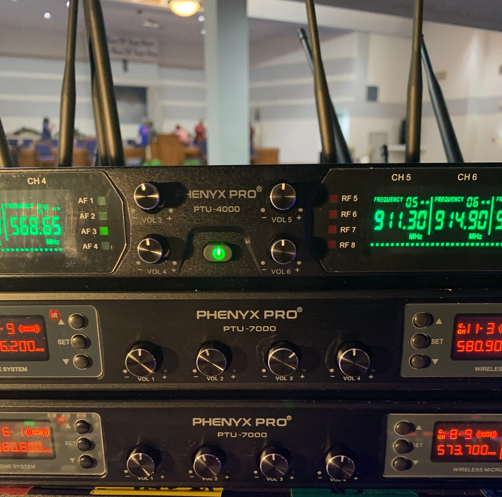 Phenyx Pro 8-Ch UHF Fixed Frequency Wireless Microphone System PTU-4000-8H customer photo 2