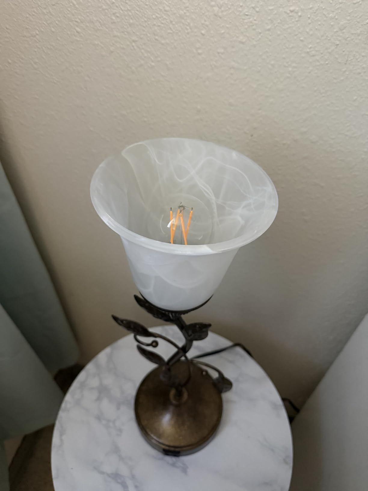 Touch Control Leaf Vintage Table Lamp with 3-Way Dimmable 2 USB C+A Ports | Bedside Nightstand Lamps, Amber Glass Shade Rural Leaf Lamp for Living Room Bedroom Dresser Home Decor, LED Bulb Included customer photo 2