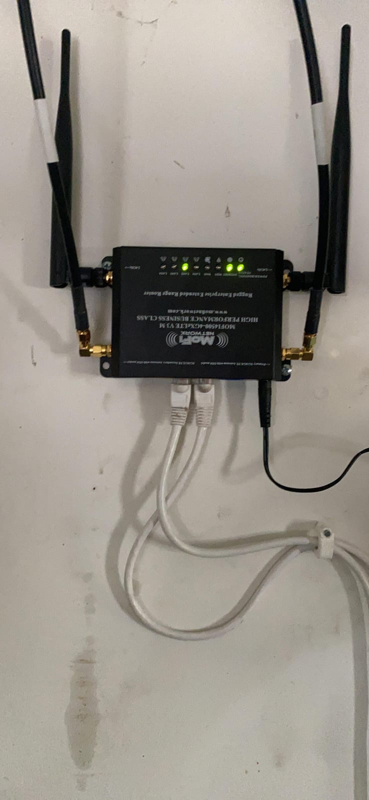 MOFI4500-4GXeLTE-SIM8-V3 4G/LTE Router with Dual Upgraded Cell Antennas | Compatible with AT&T, T-Mobile, Verizon | Supports Bands 2, 4, 5, 12, 13, 14, 17, 66, 71 customer photo 1