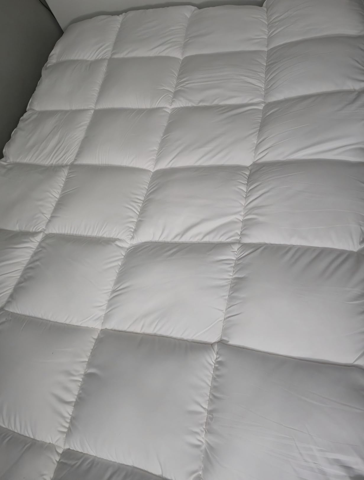 ELEMUSE Queen Mattress Topper, Extra Thick Pillow Top Mattress Pad Cover | Plush soft breathable bed topper for back pain relief, with elastic deep pocket and overfilled down alternative filling customer photo 1