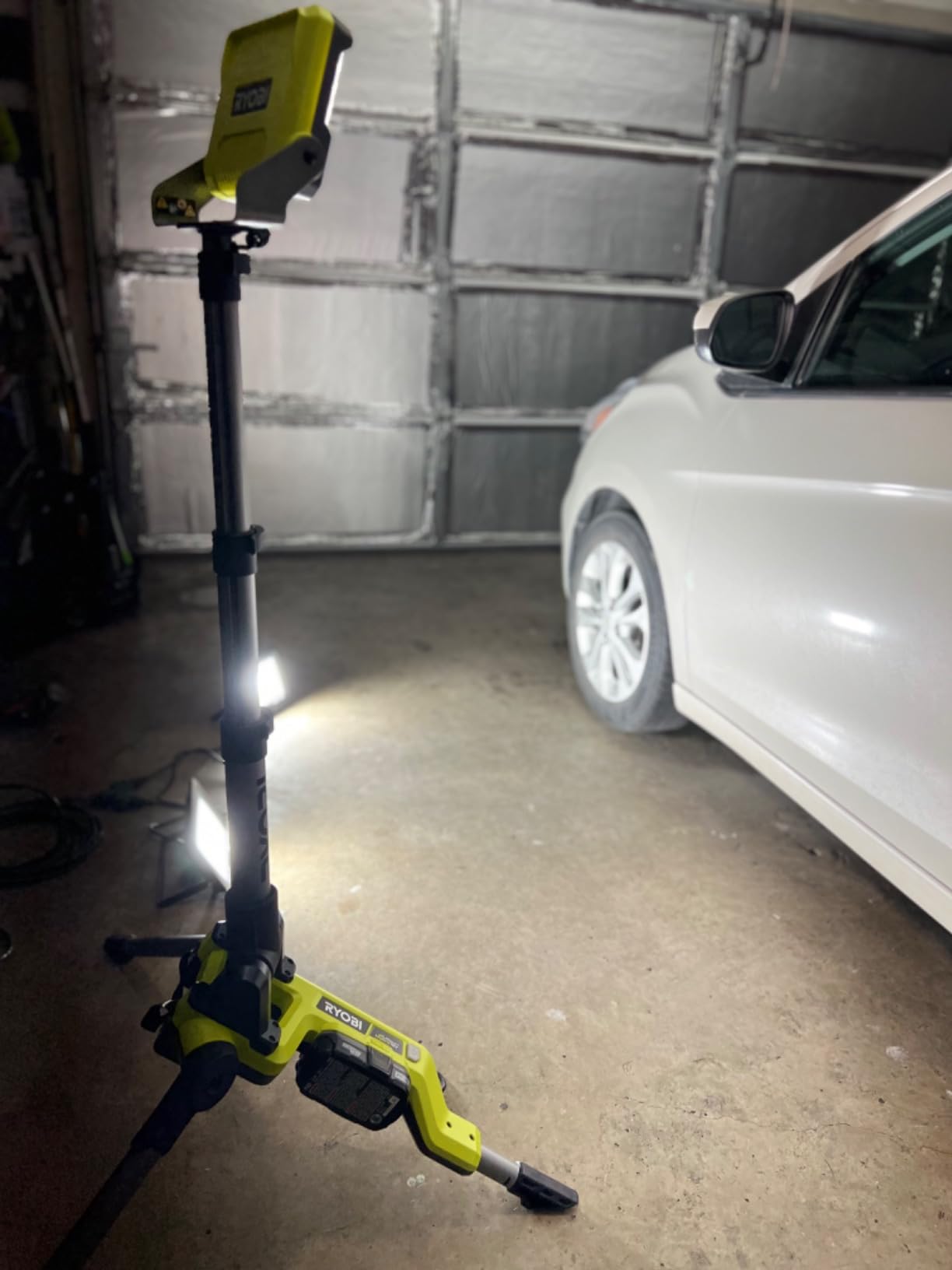 RYOBI 18-Volt ONE+ Cordless Hybrid Tripod Stand Light (Tool Only) customer photo 1