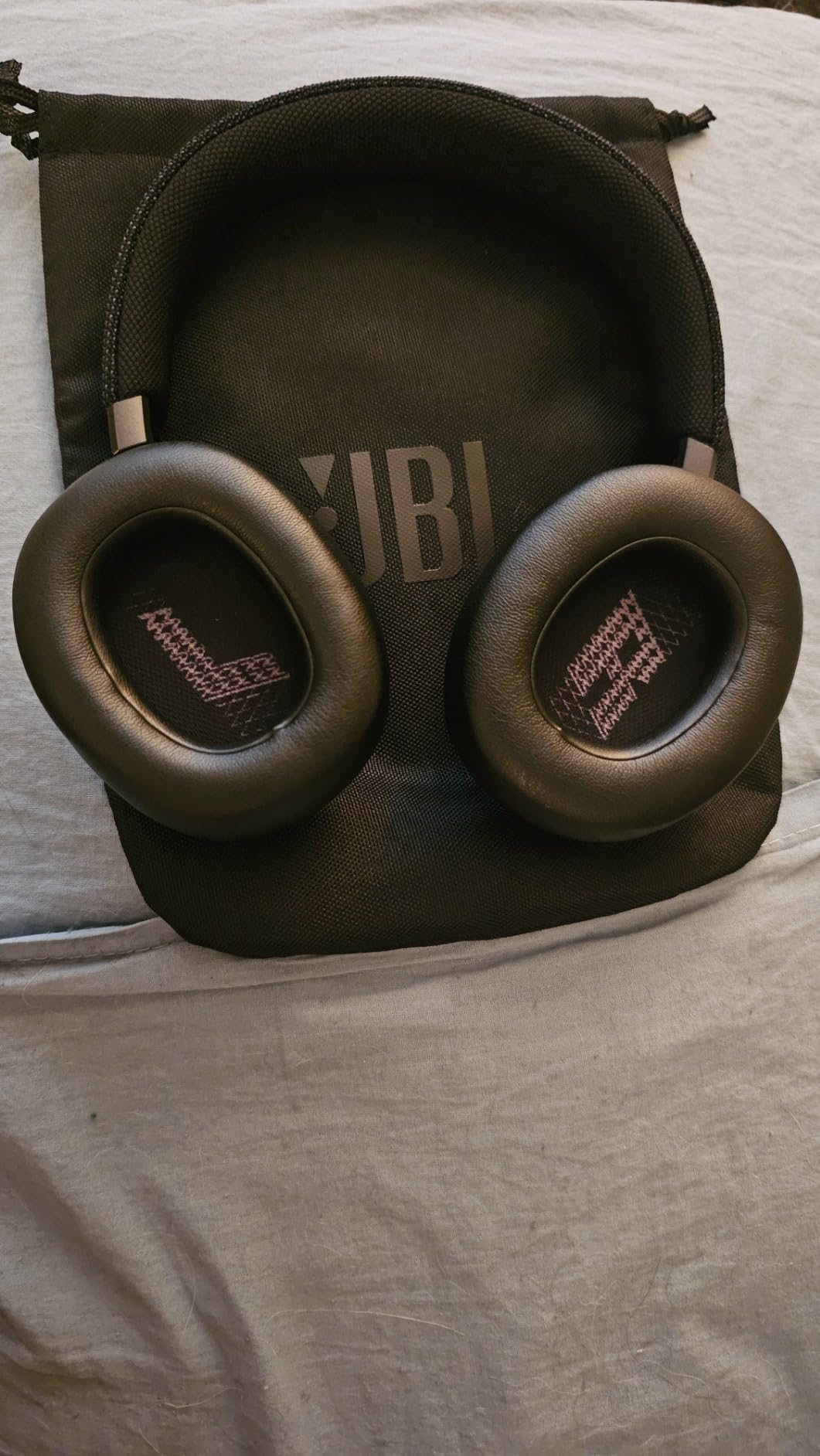 JBL Live 660NC - Over-Ear Nc Headphones - Black customer photo 2