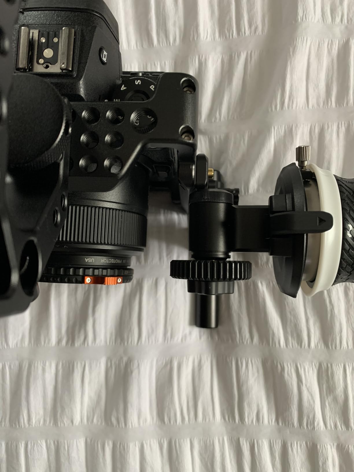 SmallRig Mini Follow Focus with A/B Stops & 15mm Rod Clamp and Snap-on Gear Ring Belt for DLSRs and Mirrorless Cameras, Fits Different Diameter Lenses Up to 114mm customer photo 1
