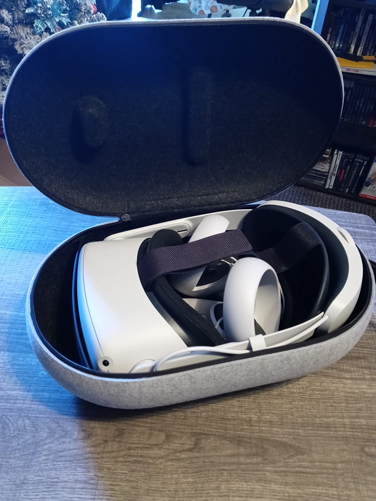 Meta Quest 2 — Advanced All-In-One Virtual Reality Headset — 256 GB customer photo 1