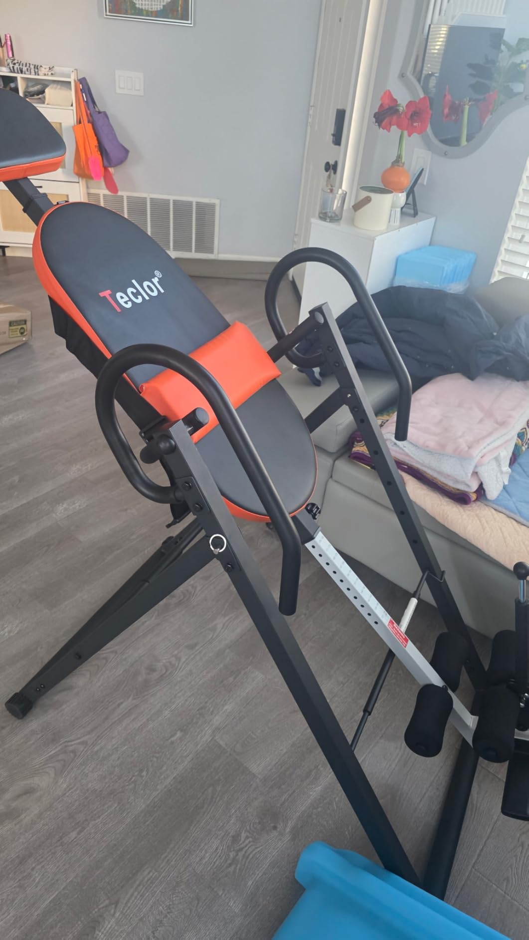 Teclor Inversion Table for Back Pain Relief, 350 lbs Capacity Strength Training Inversion Equipment, Decompression Table for Pain Therapy Training with Safe Belt & Comfortable Ankle Holders customer photo 1