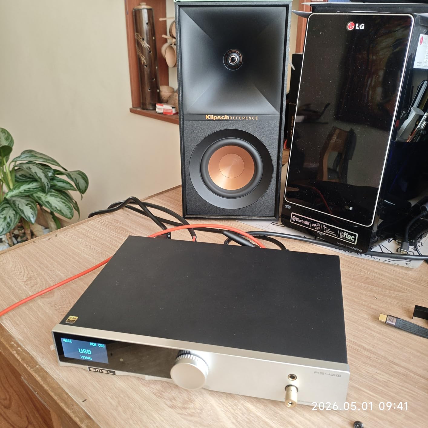 Klipsch Reference Next-Generation R-40M Horn-Loaded Bookshelf Speakers with 4