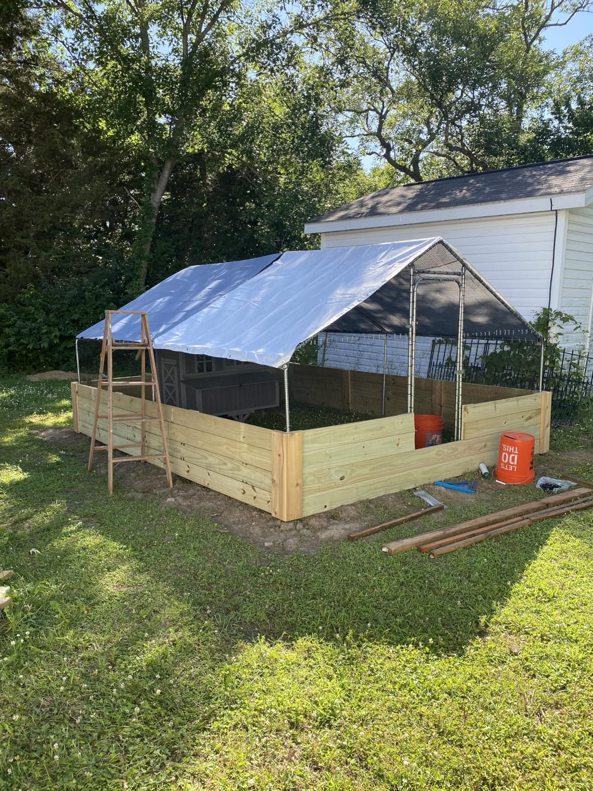 BOSSIN Large Metal Chicken Coop with Waterproof Cover, Poultry Cage Spire Shaped Coop, Walk-in and Heavy Duty Design, Chicken Run Duck House Resistant to Wind, rain, and UV Cover for Farm Yard Use customer photo 1