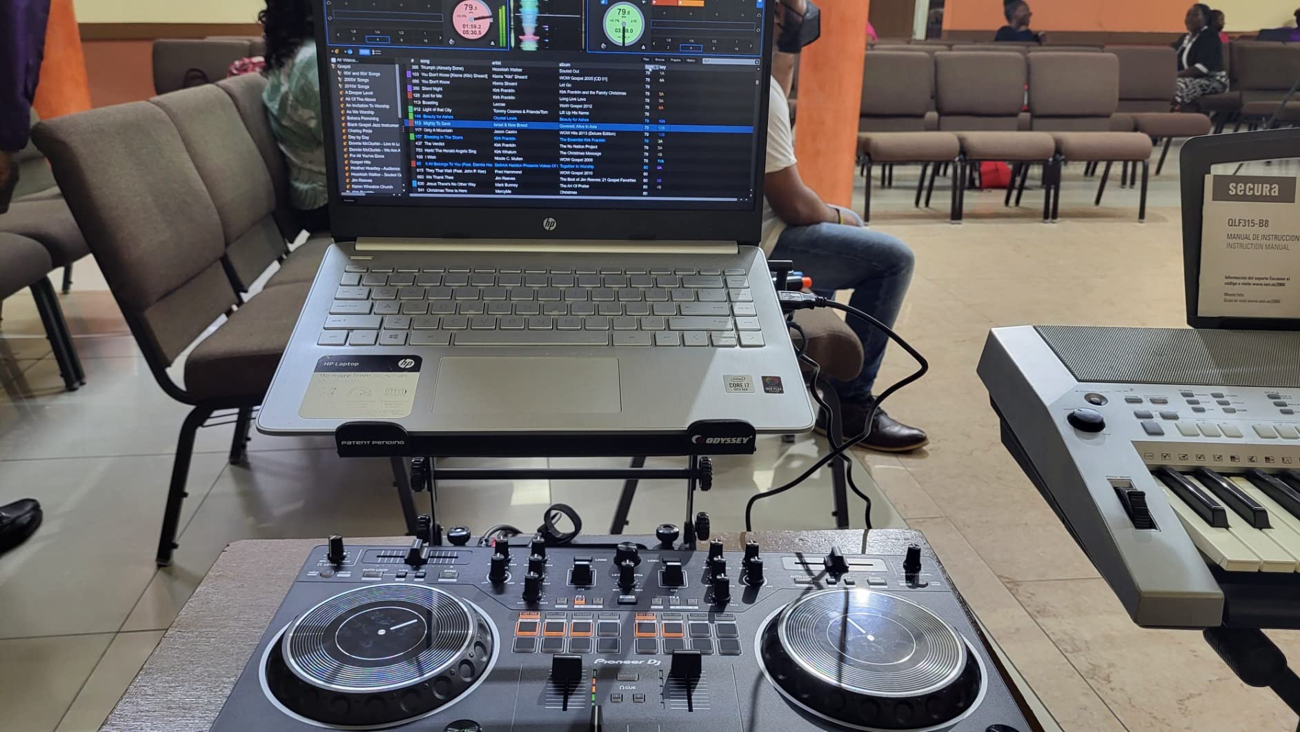 Pioneer DJ DDJ-REV1 2-deck Serato DJ Controller, Black customer photo 1