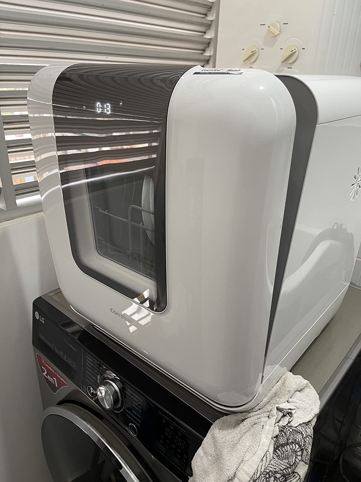 COMFEE' Countertop Dishwasher, Portable Dishwasher with 6L Built-in Water Tank, Mini Dishwasher with More Space Inside, 7 Programs, UV Hygiene& Auto Door Open, for Apartments, Dorms& RVs, White customer photo 2
