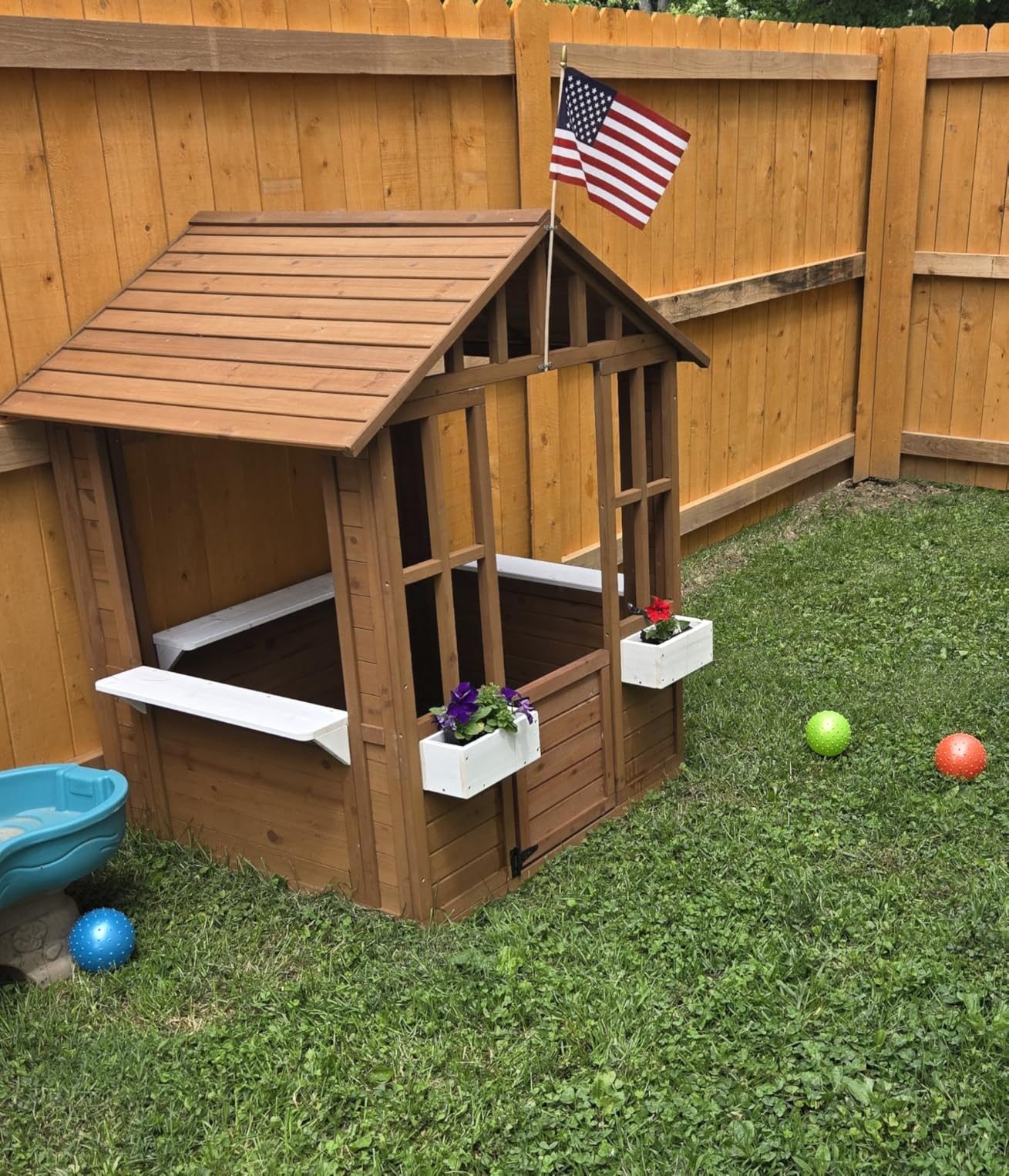 Outsunny Outdoor Playhouse Wooden Kids Playhouse with Working Door Brown customer photo 1