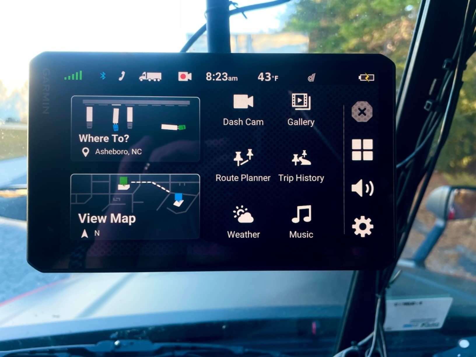 Garmin d?zlCam™ OTR710, 7” GPS Truck Navigator & Built-in Dash Cam customer photo 2
