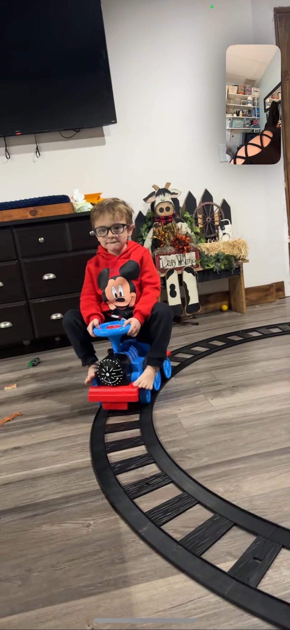JOYLDIAS Ride On Train and 16pcs Curved Tracks, Electric Ride On Toy Trains customer photo 1