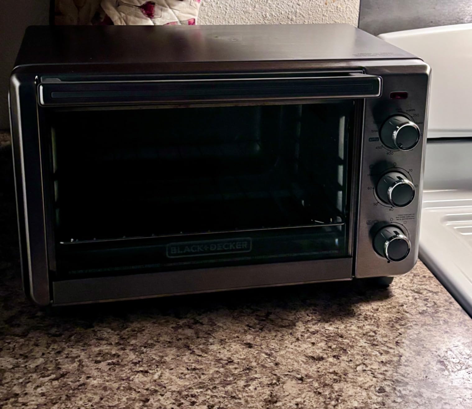 BLACK+DECKER 6-Slice Air Fry Toaster Oven, 5-in-1 Countertop Oven | Large toaster oven with air fry, EvenToast technology and room for six slices or a 12-inch pizza. customer photo 2