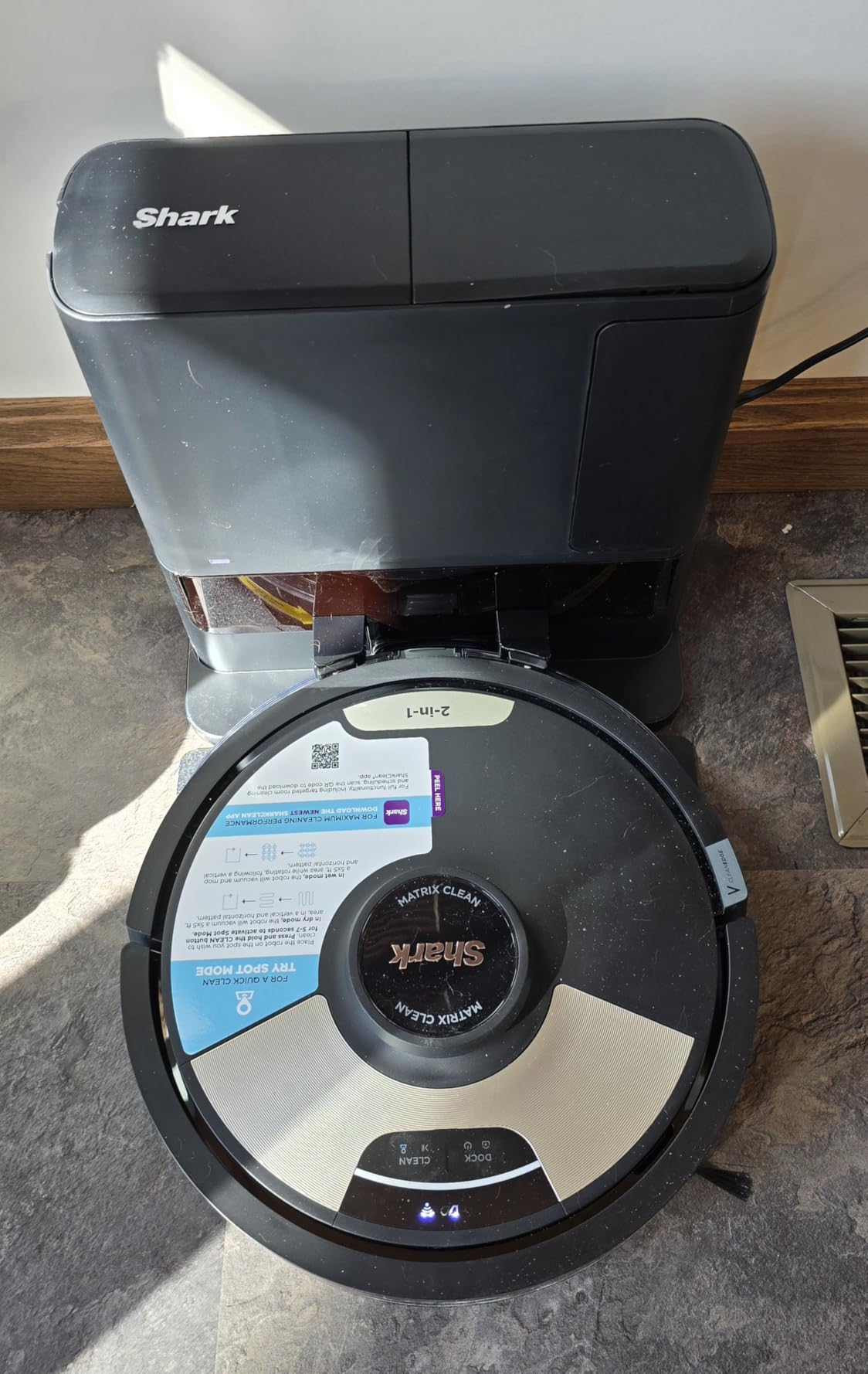 SharkMatrix Plus 2-in-1 Robot Vacuum & Mop, Black/Brass, AV2610WA customer photo 2