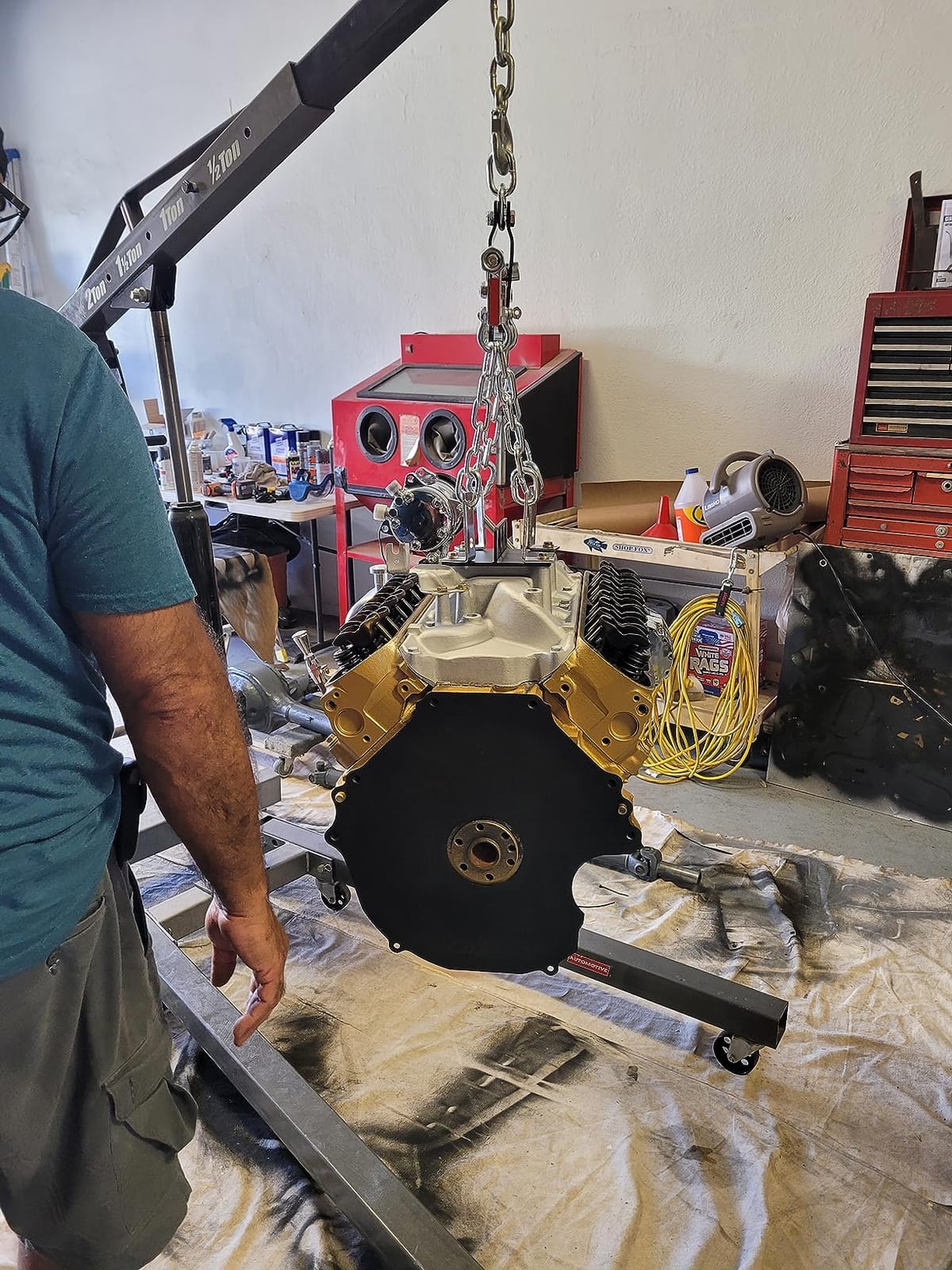 VEVOR Transmission Jack,0.75 Ton/1660 lbs Capacity Hydraulic Telescopic Transmission Jack, 2-Stage Floor Jack Stand with Foot Pedal, 360° Swivel Wheel, Garage/Shop Lift Hoist, Red customer photo 1