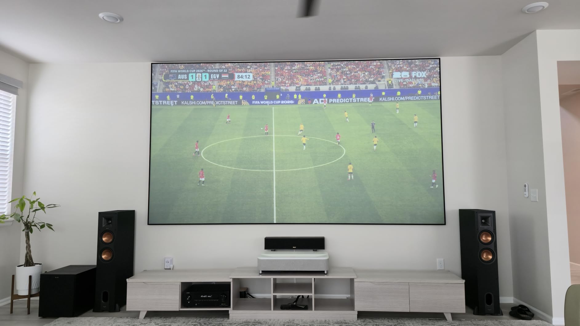 Epson EpiqVision LS800 4K PRO-UHD Ultra Short Throw Laser Projector customer photo 1