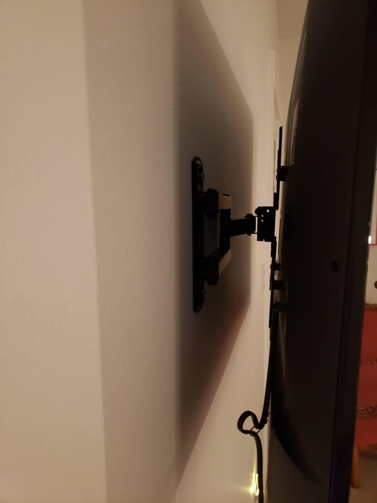 Perlegear Full Motion TV Mount for 26–65 inch TVs up to 82 lbs customer photo 1