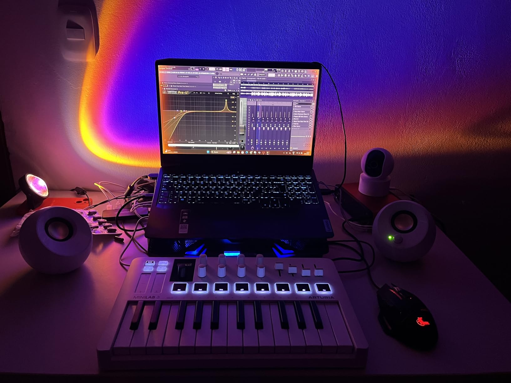 Arturia MiniLab 3 Universal MIDI Controller, White customer photo 1