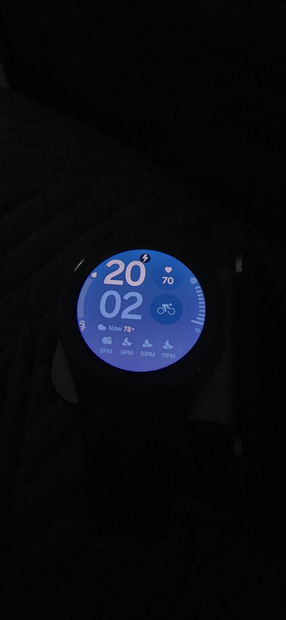 SAMSUNG Galaxy Watch 5 40mm Bluetooth Smartwatch w/Body, Health, Fitness and Sleep Tracker, Improved Battery, Sapphire Crystal Glass, Enhanced GPS Tracking, US Version, Gray (Renewed) customer photo 1