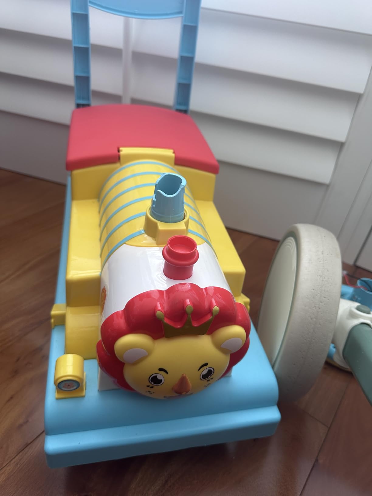OLAKIDS Kids Ride On Train with Track, 6V Electric Toy with Lights and Sounds, Retractable Footrest, Under Seat Storage, Christmas Theme Battery Powered for Toddlers Boys Girls (1 Seater, Retro) customer photo 1