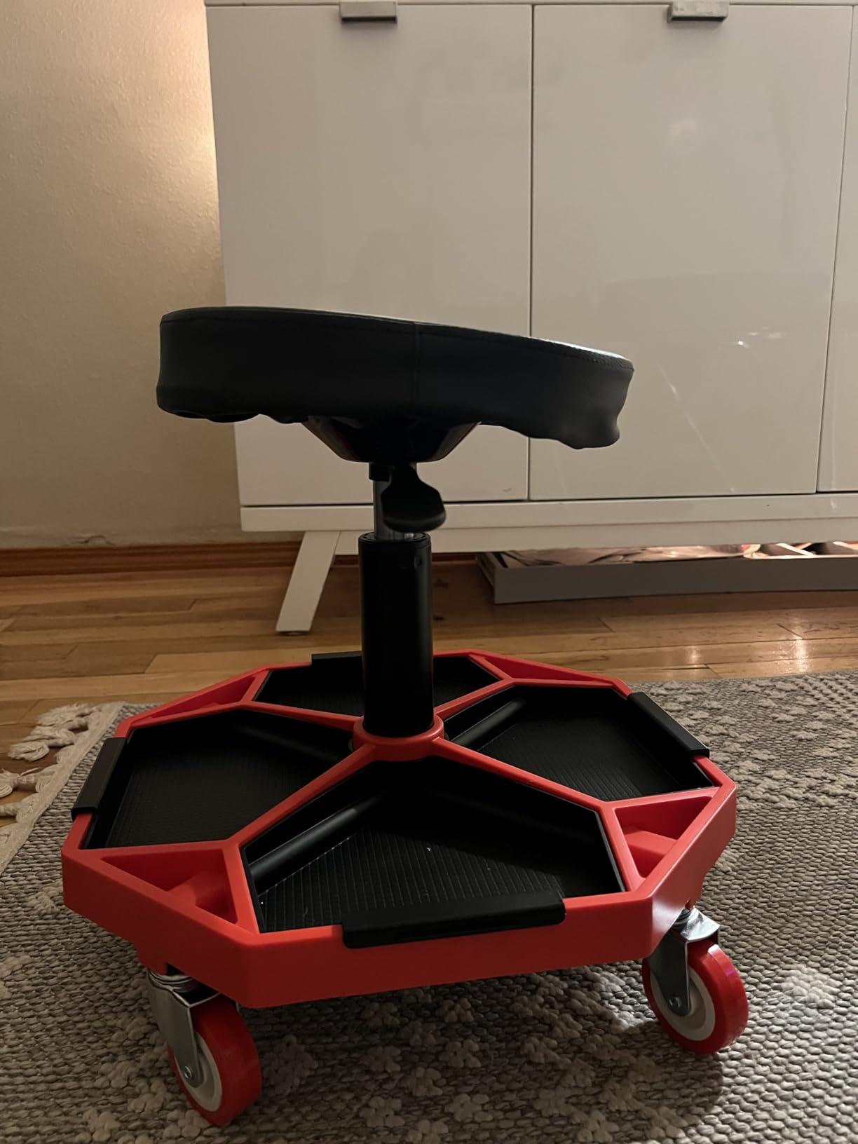 DNA Motoring TOOLS-00253 Adjustable Height Pneumatic Garage Seat Rolling Mechanic Stool with Tool Tray Storage,300lbs Max Weight Capacity customer photo 1