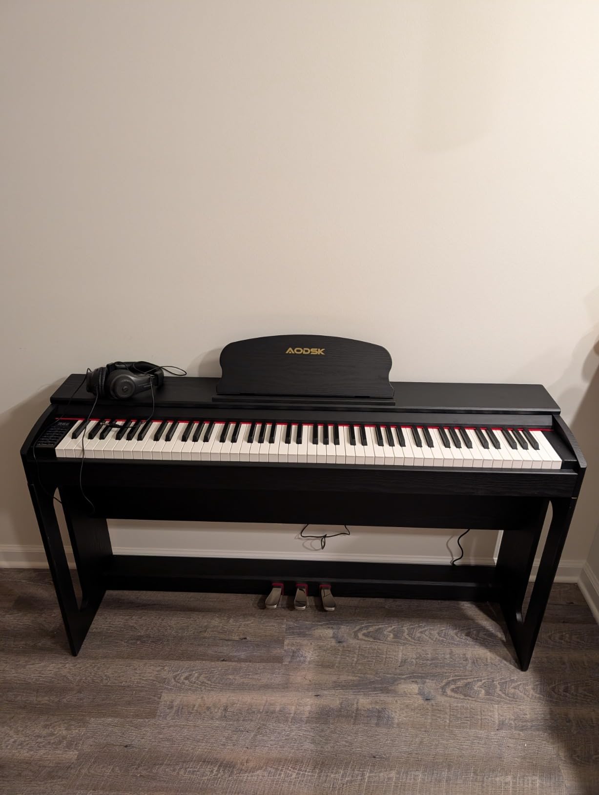 AODSK Weighted keyboard 88-Key Digital Piano with Speakers, Stand & Pedals | Includes Beginner Course, Headphones Jack, Music Stand. Perfect for Student, Home, Daily Practice, Recital, Gift customer photo 2