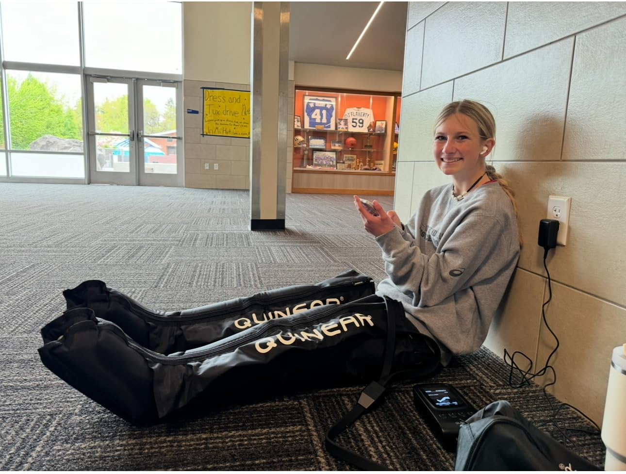 QUINEAR Air Compression Recovery System, Professional Sequential Device for Massage Therapy, Foot and Leg Recovery Boots to Improve Circulation for Athletes, FSA-HSA Eligible (Small) customer photo 2