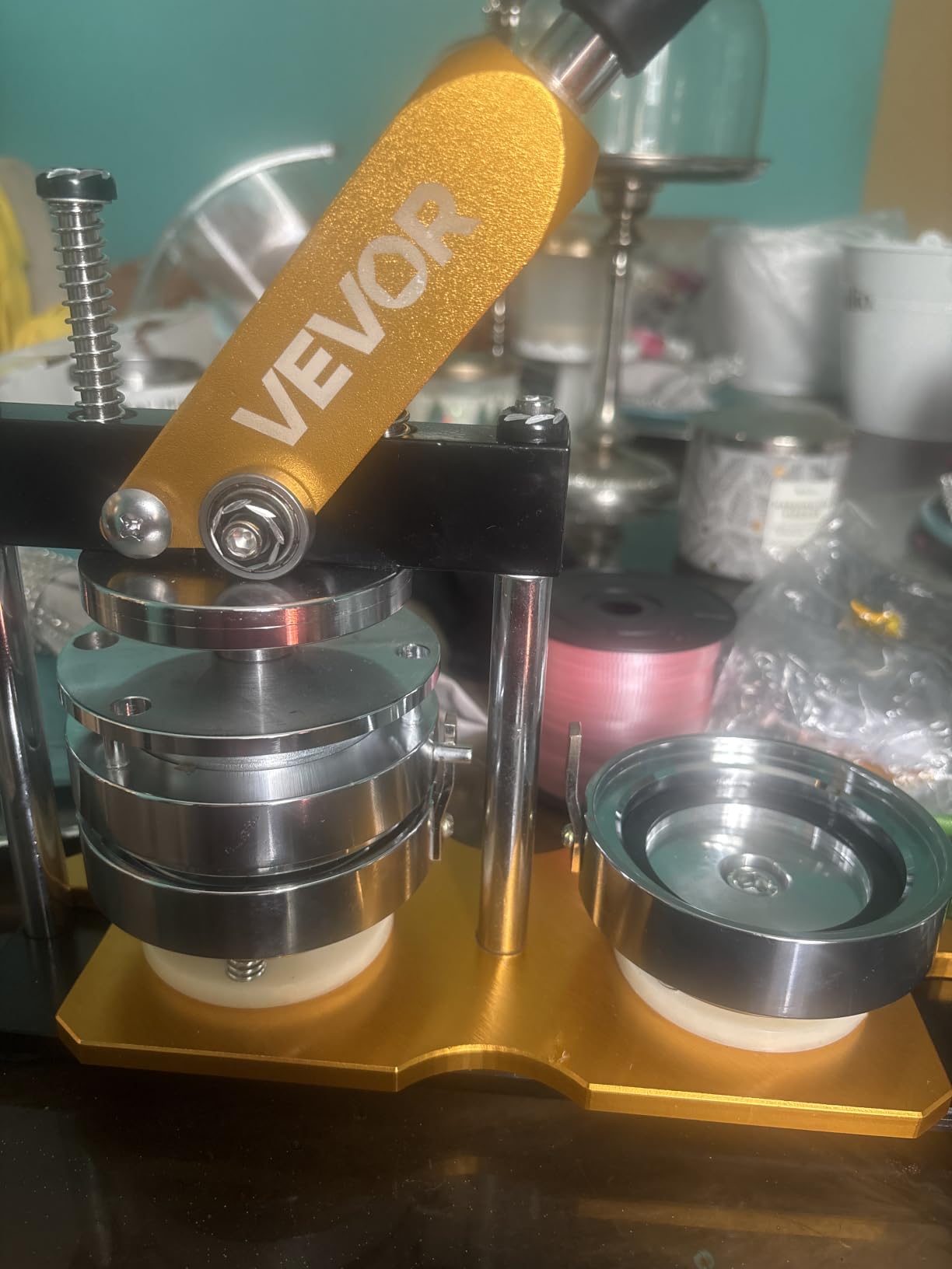 VEVOR Button Maker Machine 75 mm (3 inches) Metal Badge Punch Press Kit customer photo 1
