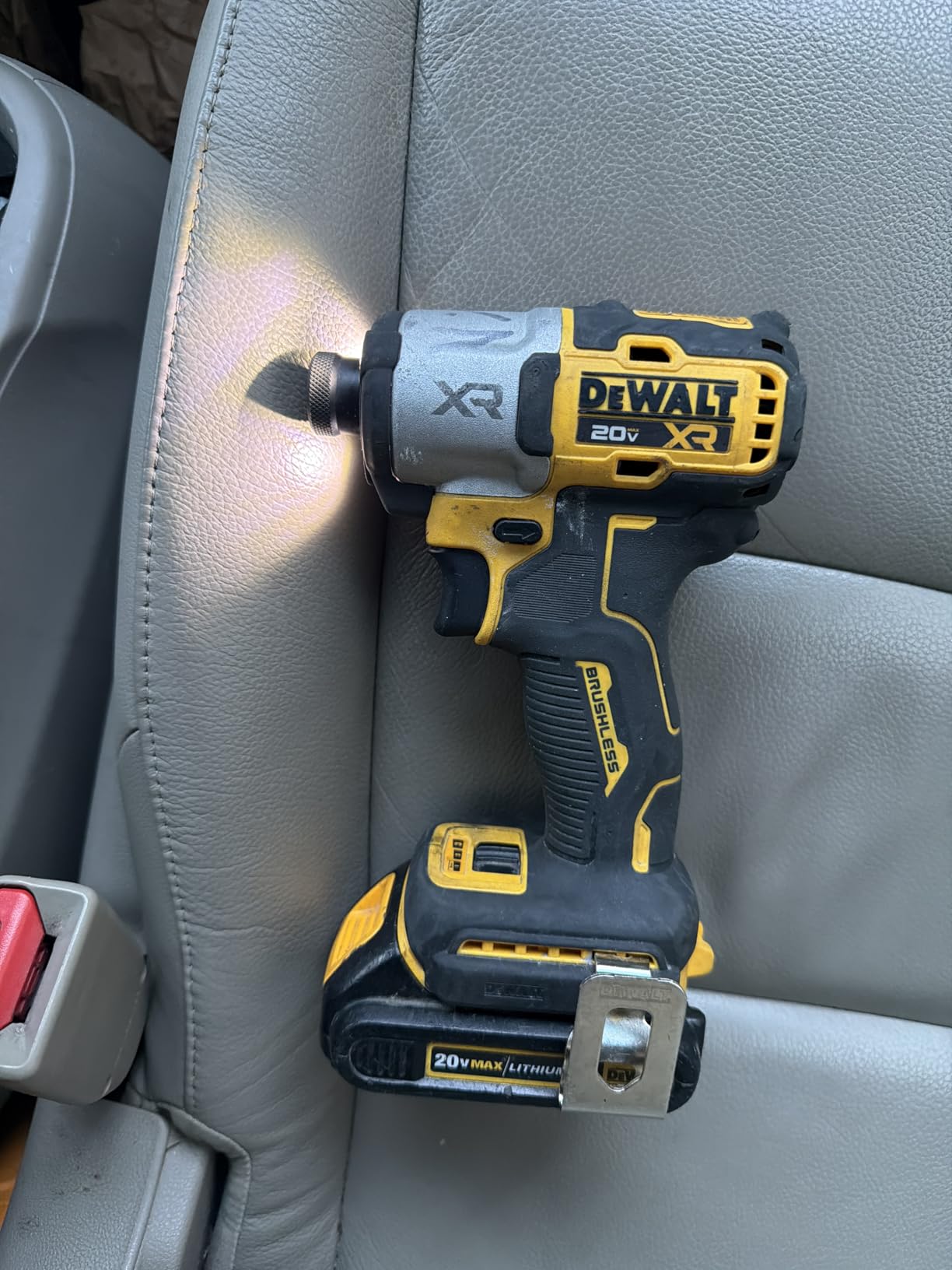 DEWALT 20V MAX XR Impact Driver, 1/4 Inch High Torque Brushless 3 Speed Premium Cordless with LED Light, Extended Runtime, Tool Only (DCF845B) customer photo 1