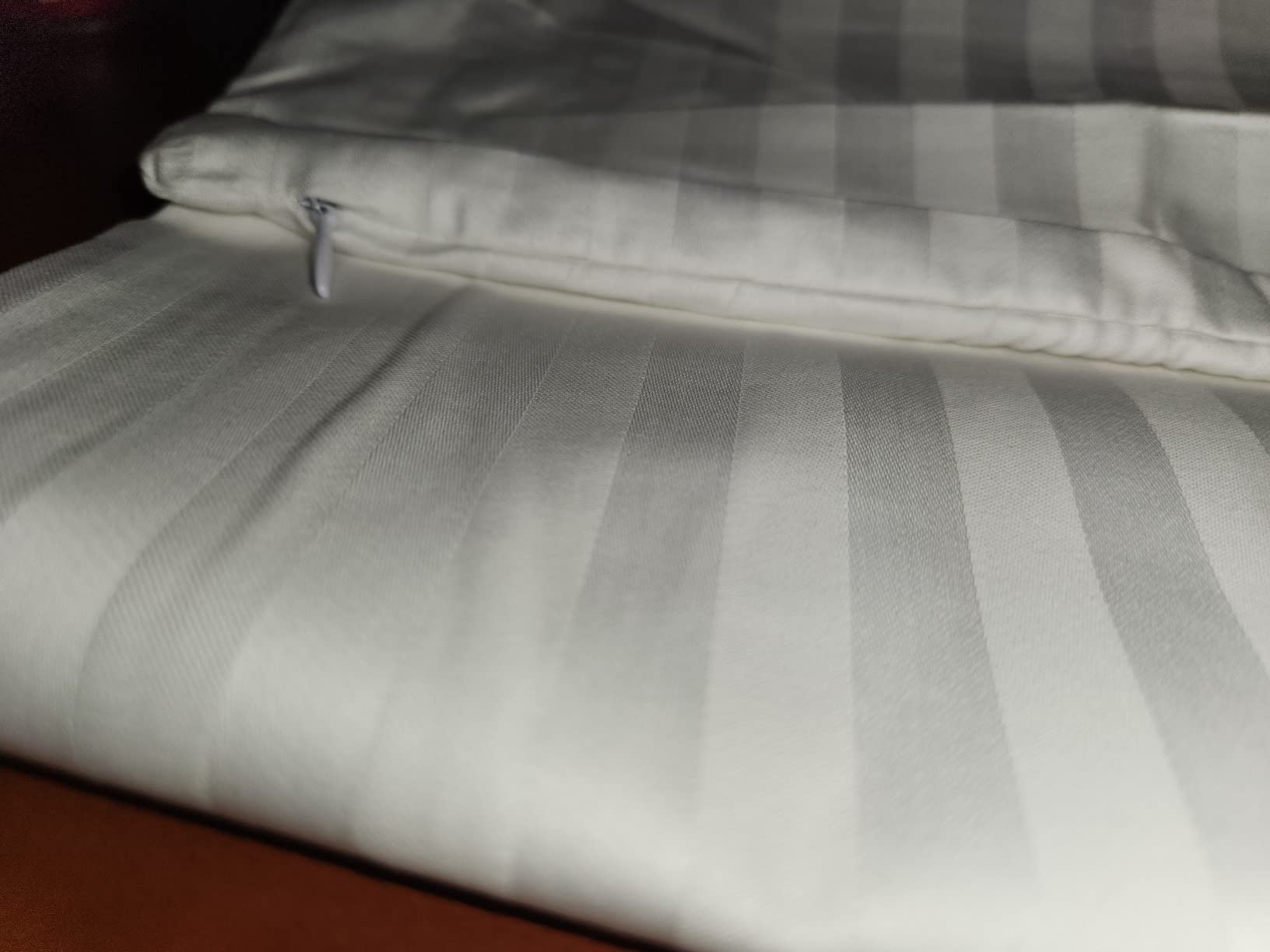100% Cotton Pillow Protectors with Zipper Queen Size, White Pillow Cases Set of 2 for Home & Hotel, Sateen Soft Cooling Hidden Zippered Pillow Case Protector for Hair & Skin, 20x30 in customer photo 1