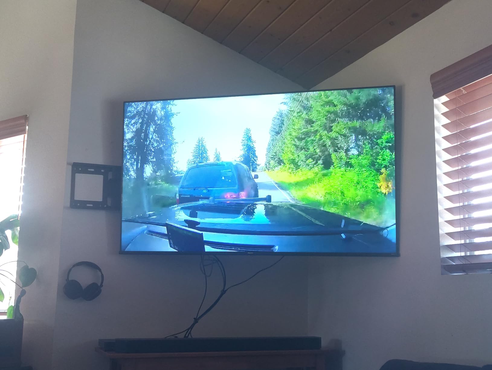 BONTEC Corner TV Wall Mount with Extra Long 40.9” Extension Arm,Tilt Swivel customer photo 1
