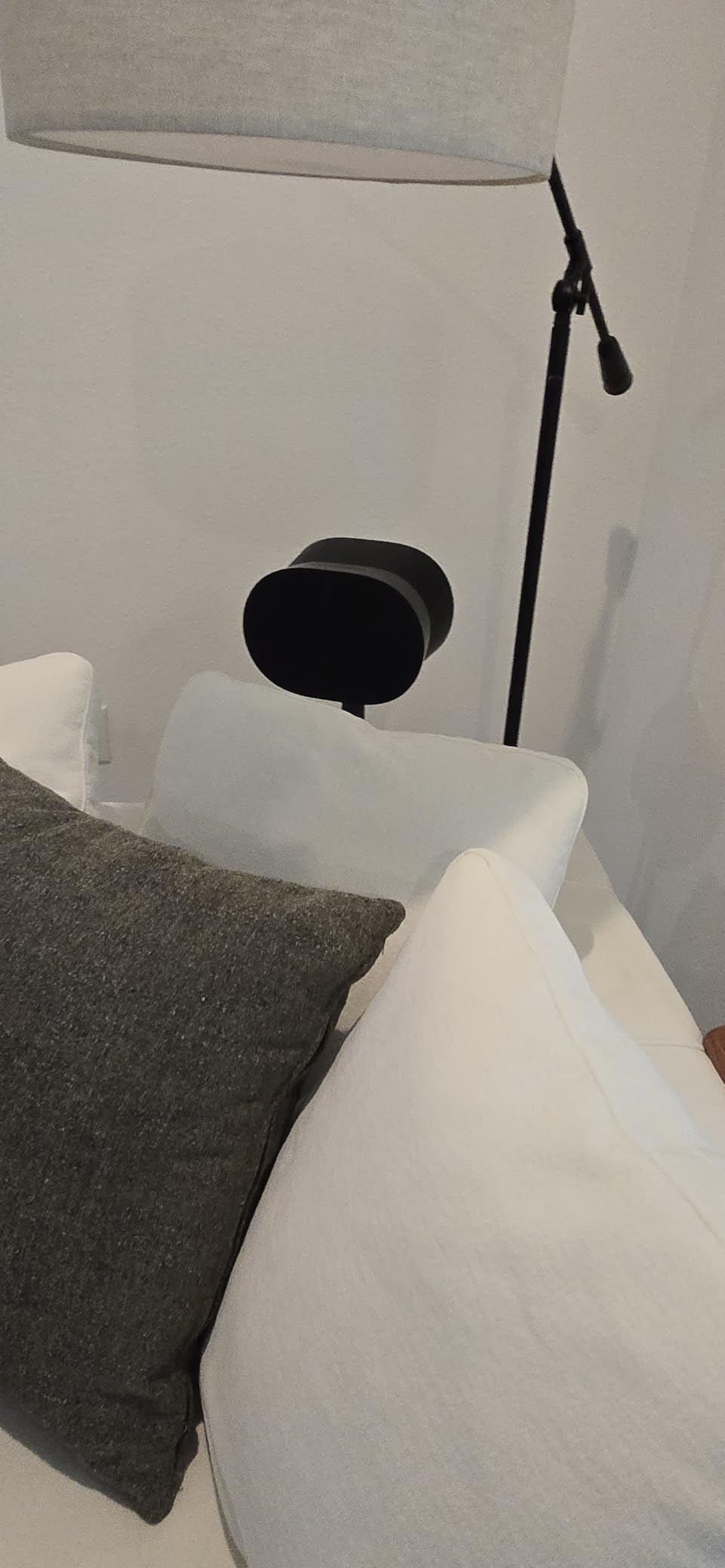 Sonos Era 300 Wireless Smart Speaker with Dolby Atmos - White customer photo 1