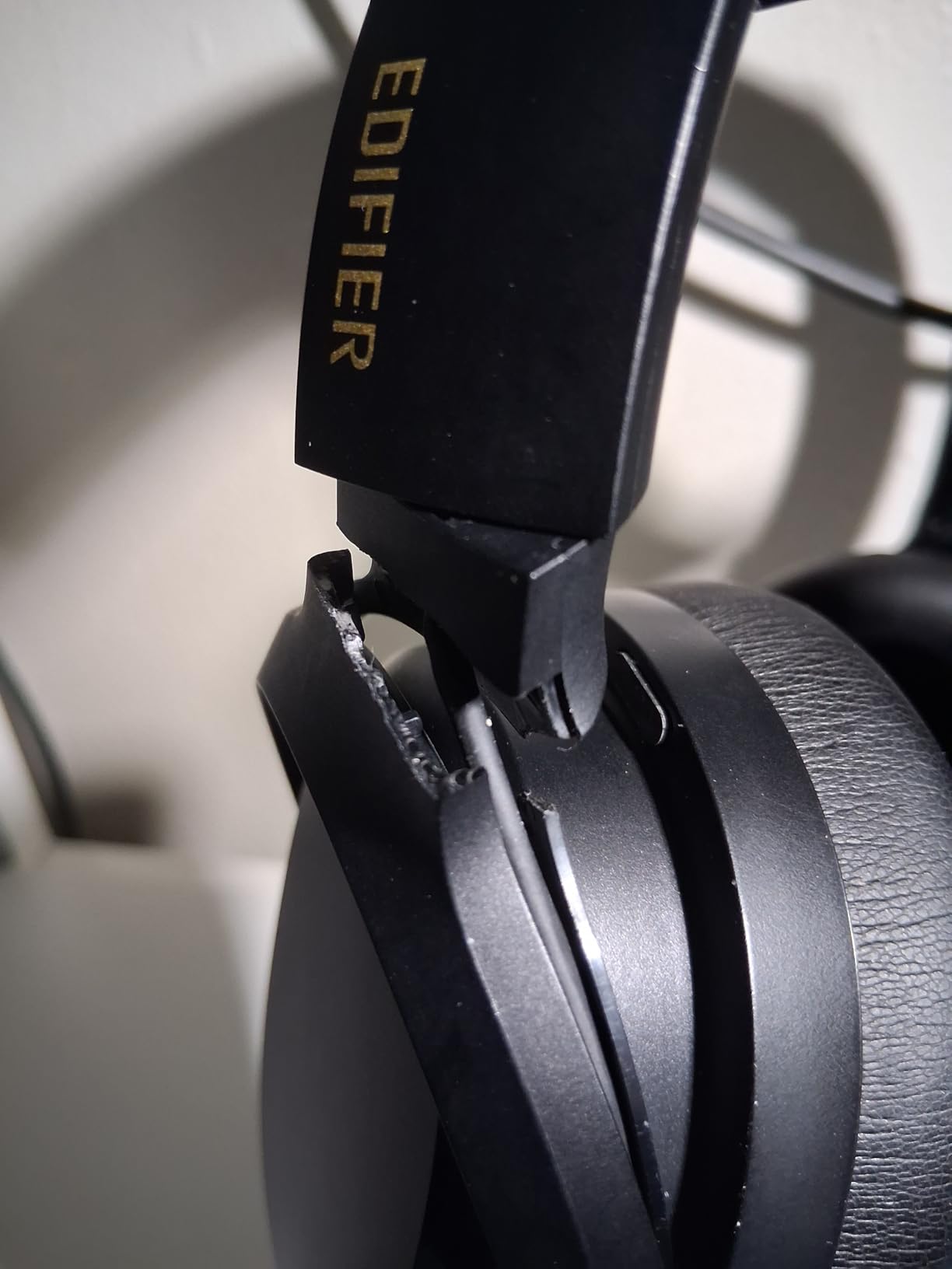 Edifier W820NB Plus Over-Ear Active Noise Cancelling Headphones, Clear Calls with Deep Noise Reduction,Bluetooth Headphones with LDAC for Hi Res Wireless Audio Comfortable Fit,Bluetooth 5.2… customer photo 1