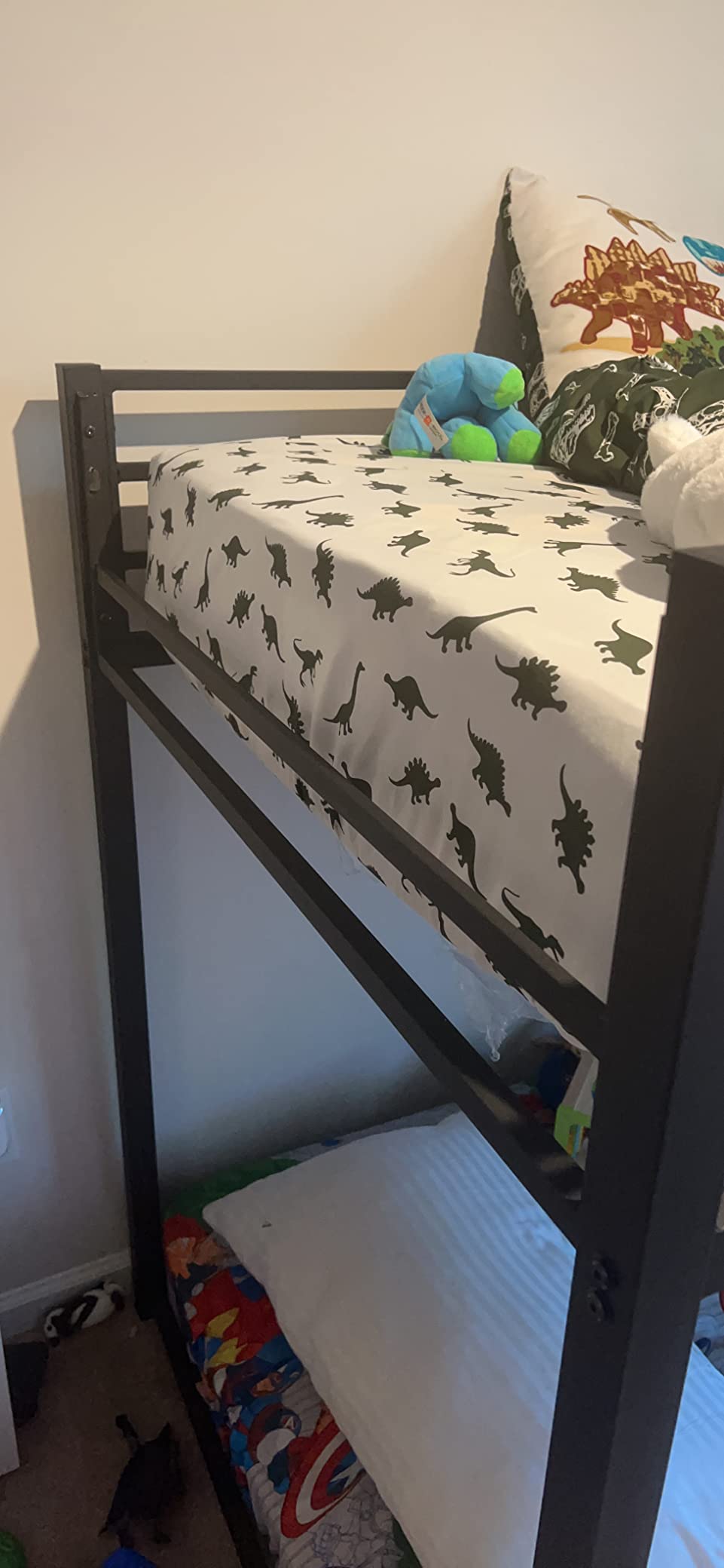 Giantex Twin Over Twin Metal Bunk Beds, Heavy Duty Bed Frame with Safety Guard Rail & Ladder, Low Floor Bunk Bed for Boys Girls Adults Dormitory Bedroom, Noise Free, No Box Spring Needed (Silver) customer photo 2