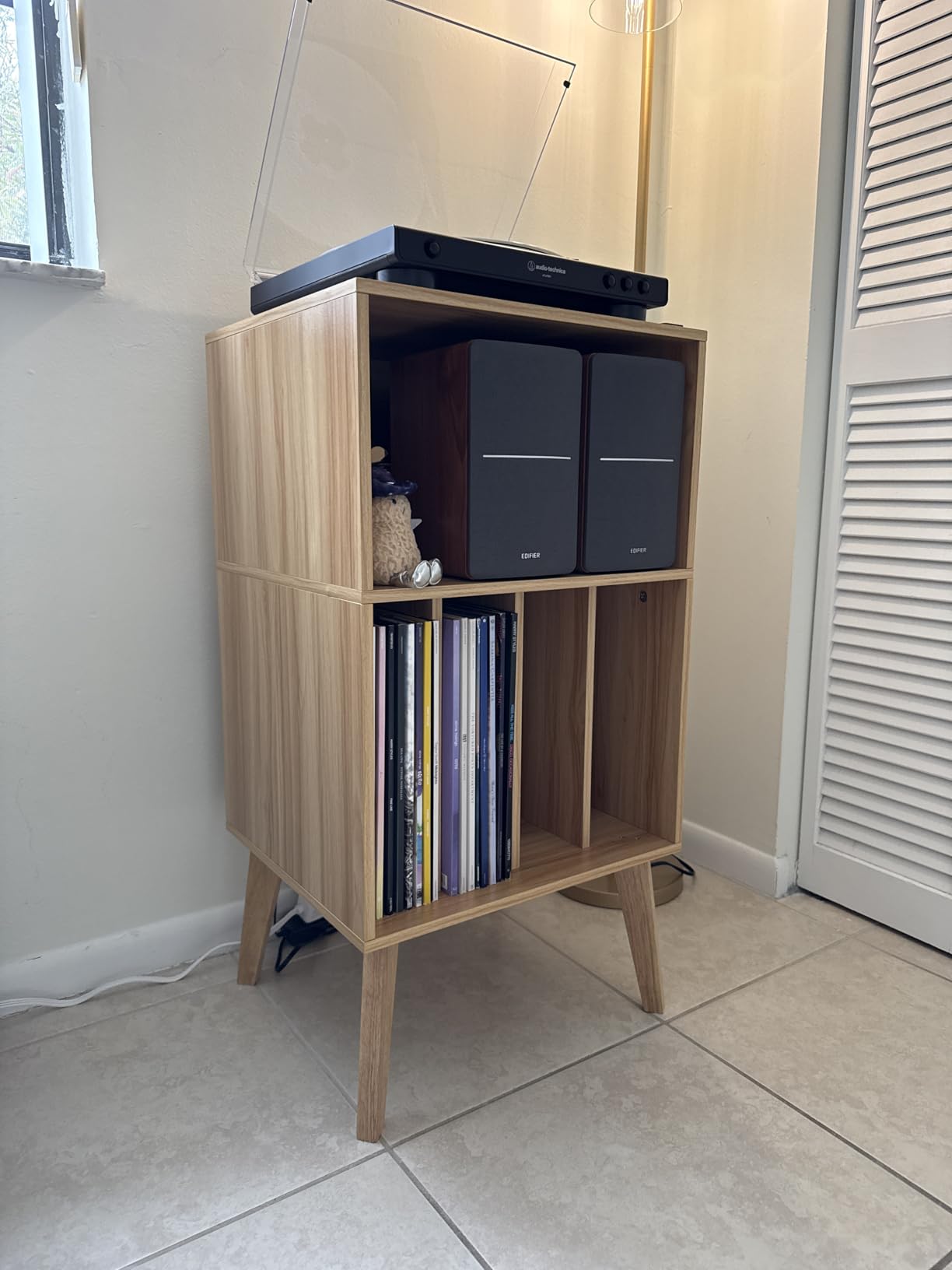 Lerliuo Record Player Stand, Walnut Turntable Stand Holds up to 160 Albums customer photo 1