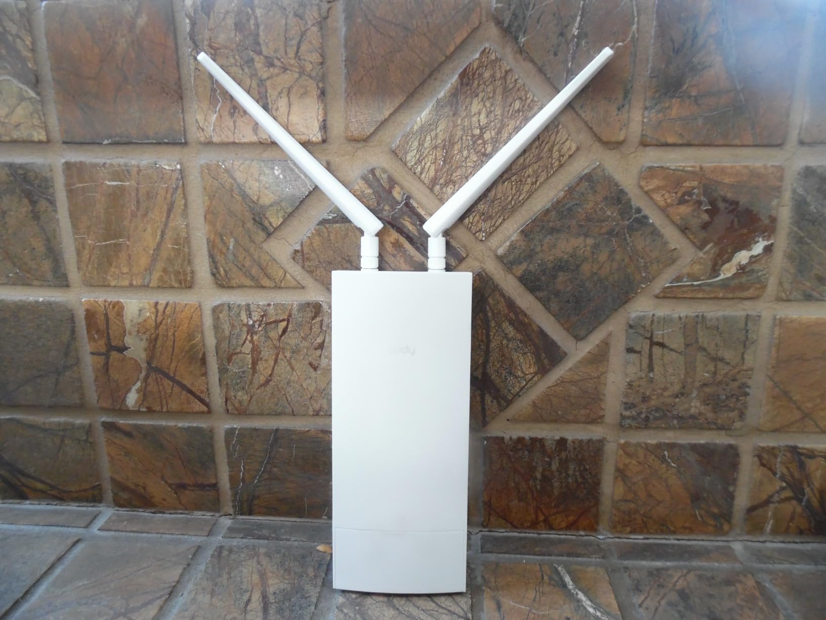 Cudy Outdoor 4G LTE AC1200 Wi-Fi Router, IP65, PoE, LT500 Outdoor customer photo 2