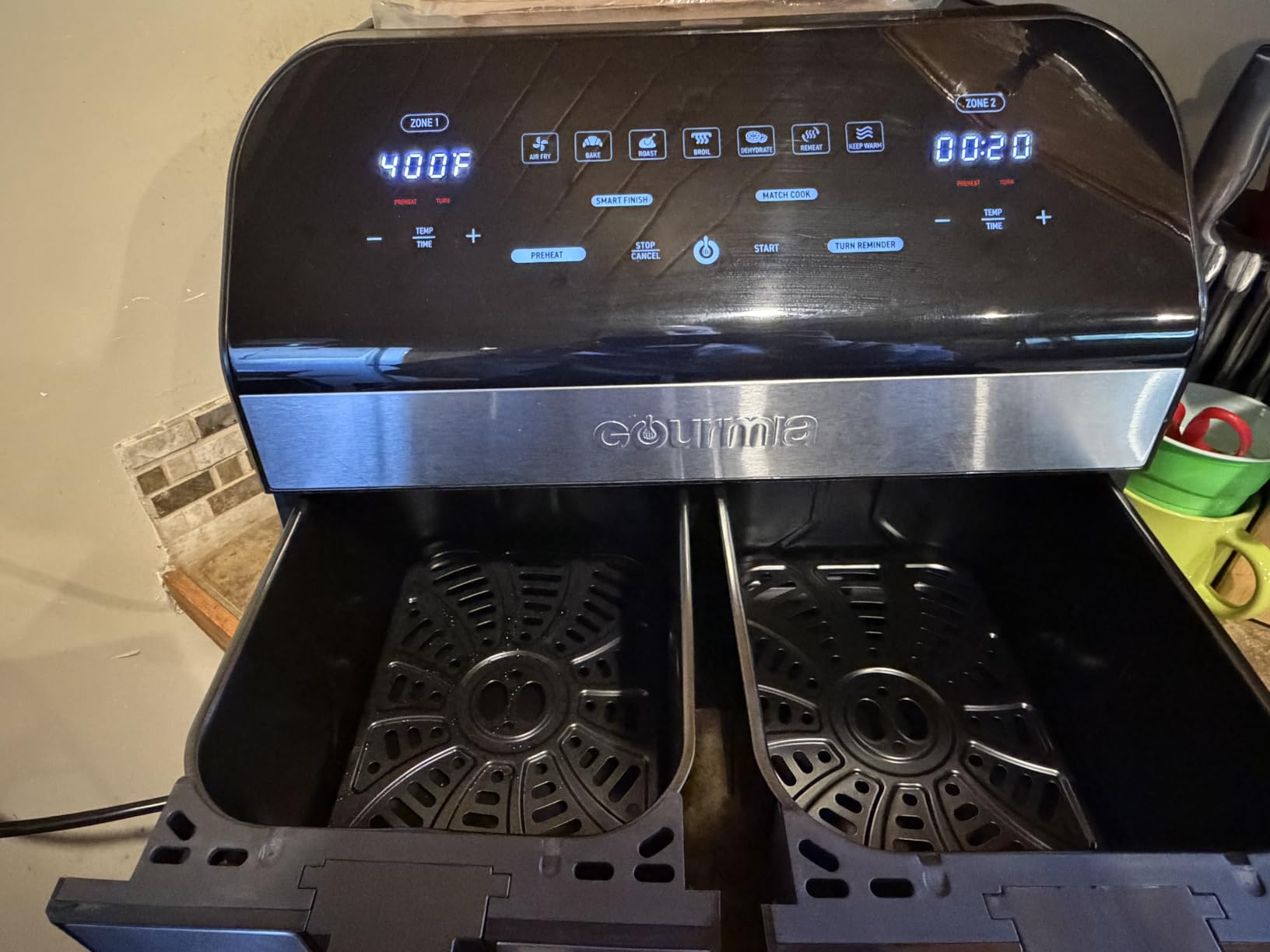 Gourmia Dual Basket Air Fryer - 10 Qt Large Capacity, FryForce360º, Digital Display with 7 Presets, Roast, Bake, Broil, Dehydrate, Match Cook, Sync Finish, Dishwasher Safe Accessories, Black customer photo 1
