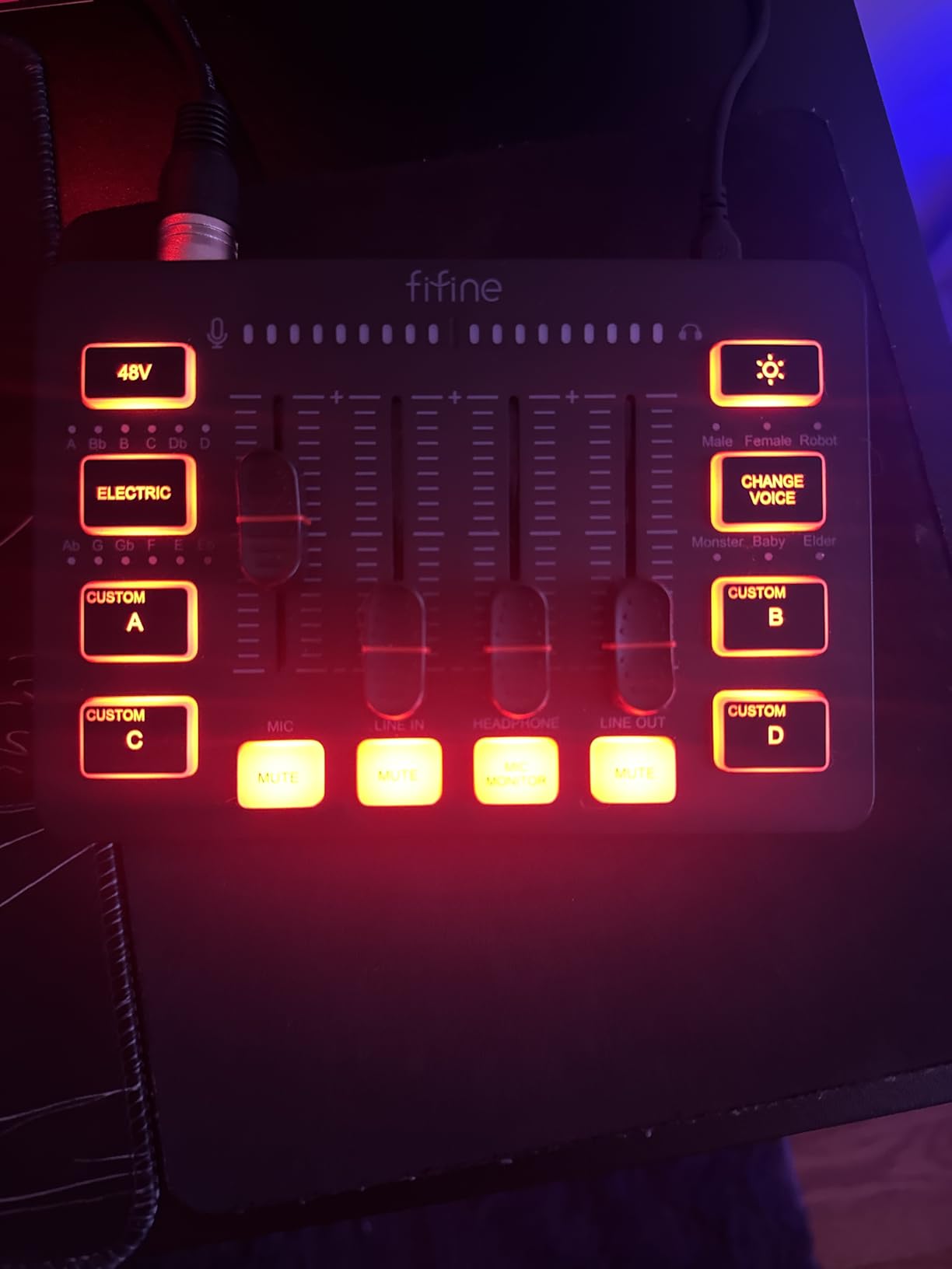 FIFINE Ampligame SC3 Gaming Audio Mixer with Indi-Fader and Volume Control customer photo 2