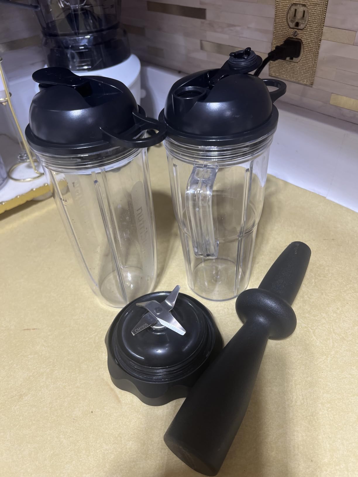 nutribullet Full-Size Blender Combo, Single-Serve & Large Capacity, 1200W, 64oz Pitcher, 32oz Cup, Extractor Blade, 3-Speed, Pulse, Smoothies, Soups, Sauces, Easy Cleaning, Matte White, NBF50500AW customer photo 1