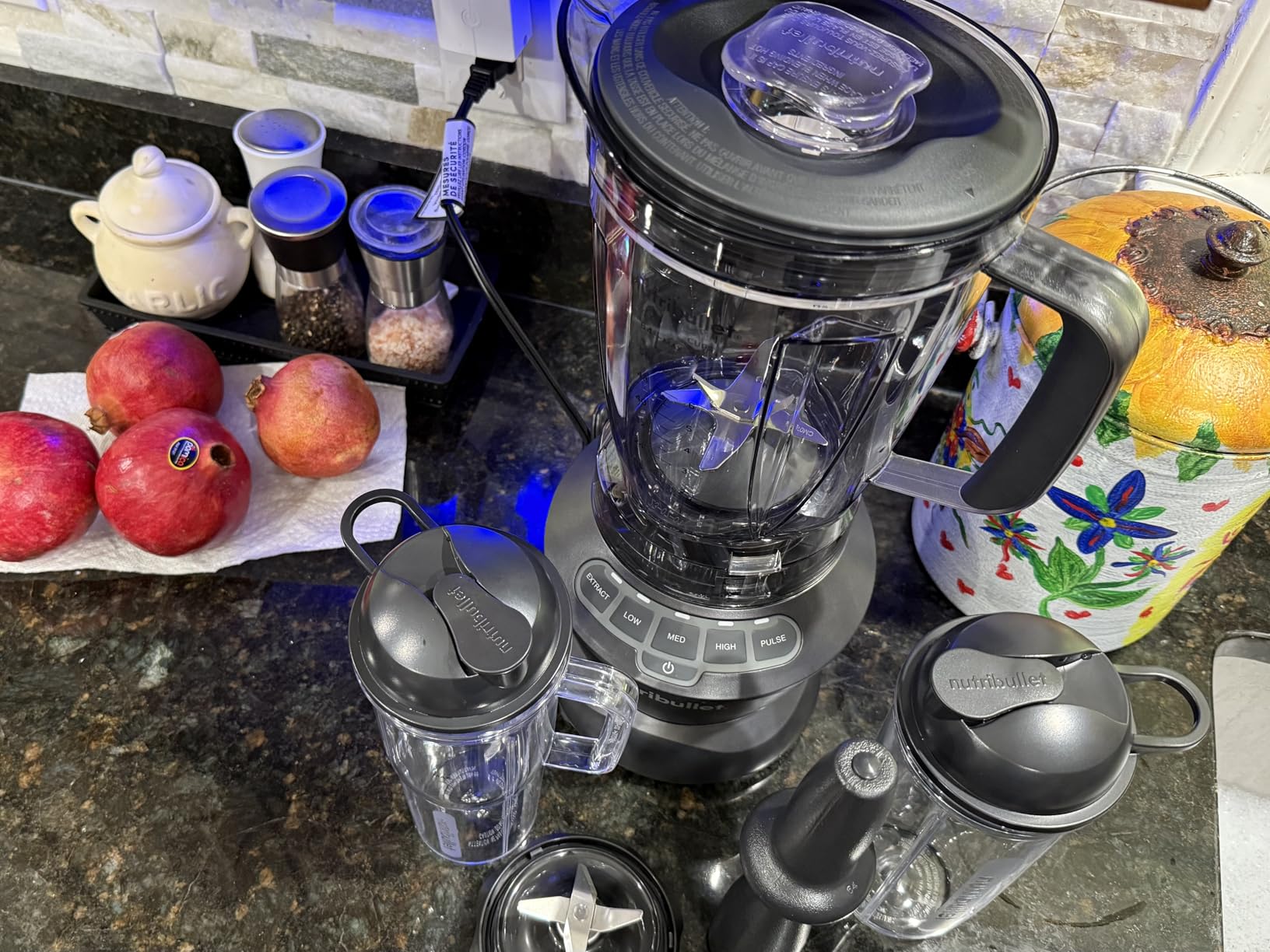 nutribullet Full-Size Blender Combo, Single-Serve & Large Capacity, 1200W, 64oz Pitcher, 32oz Cup, Extractor Blade, 3-Speed, Pulse, Smoothies, Soups, Sauces, Easy Cleaning, Matte White, NBF50500AW customer photo 2