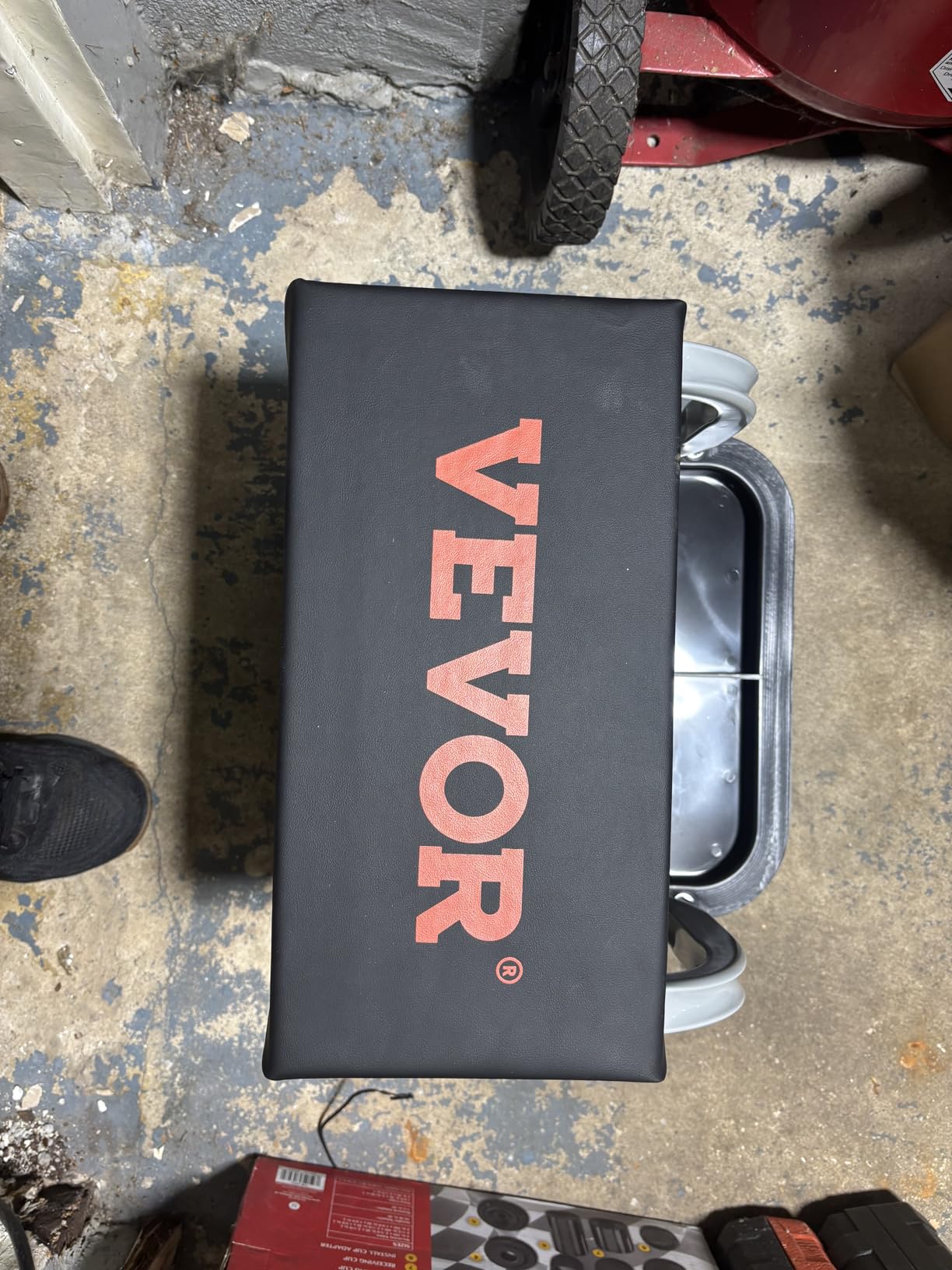 VEVOR Rolling Creeper Garage/Shop Seat, 250 LBS Capacity Padded Rolling Workshop Stool with Tool Tray Storage, Mechanic Stool for Garage, Shop, Auto Repair, Black customer photo 2