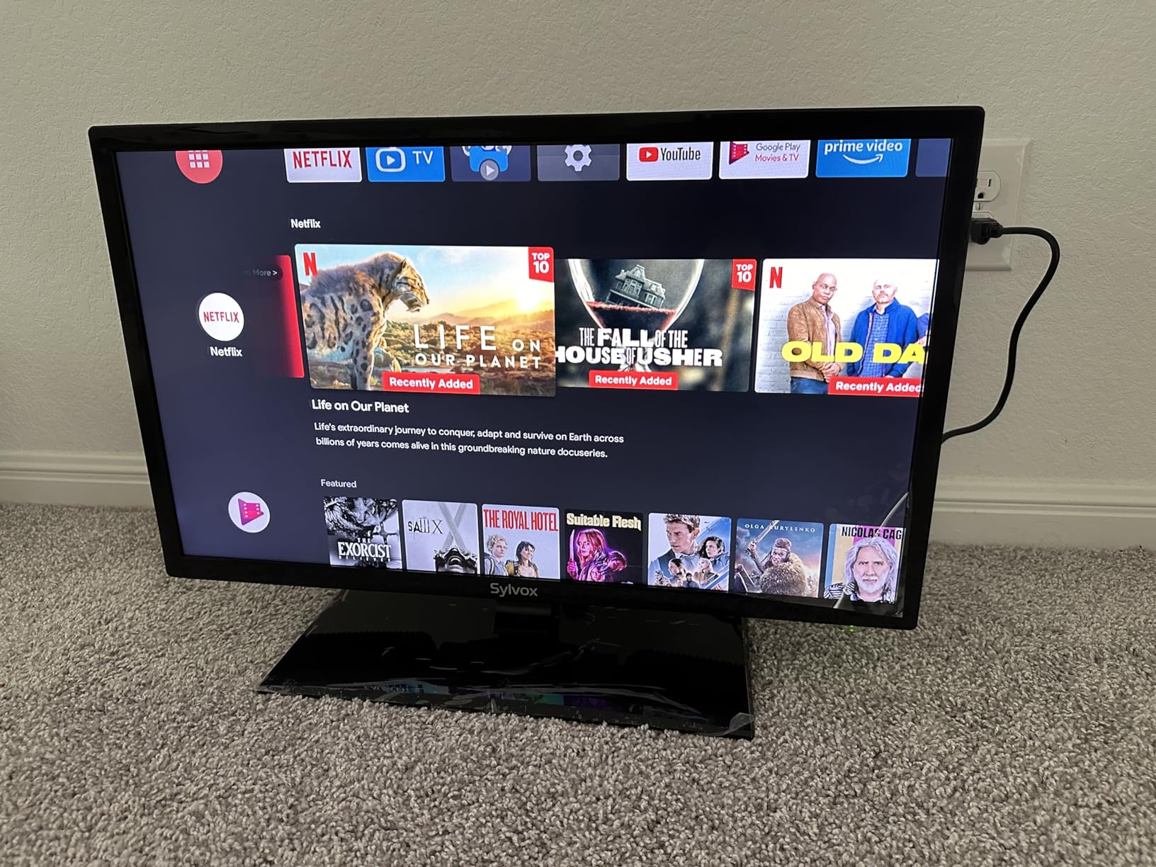 SYLVOX 27'' 12V RV TV, Google TV, Built-in DVD, 1080P, 9-32V Wide Voltage customer photo 1