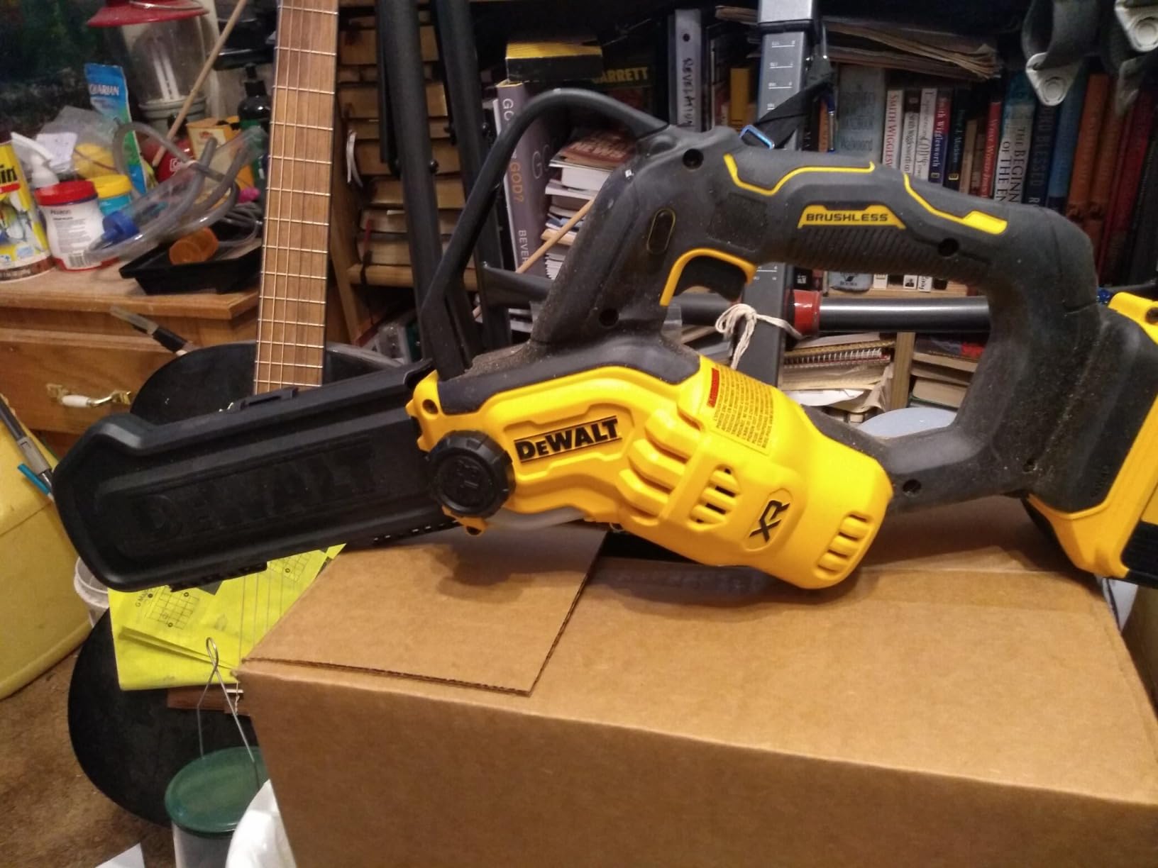 Dewalt Chainsaw Pruning CRDLS 20V 8IN DCCS623B customer photo 2