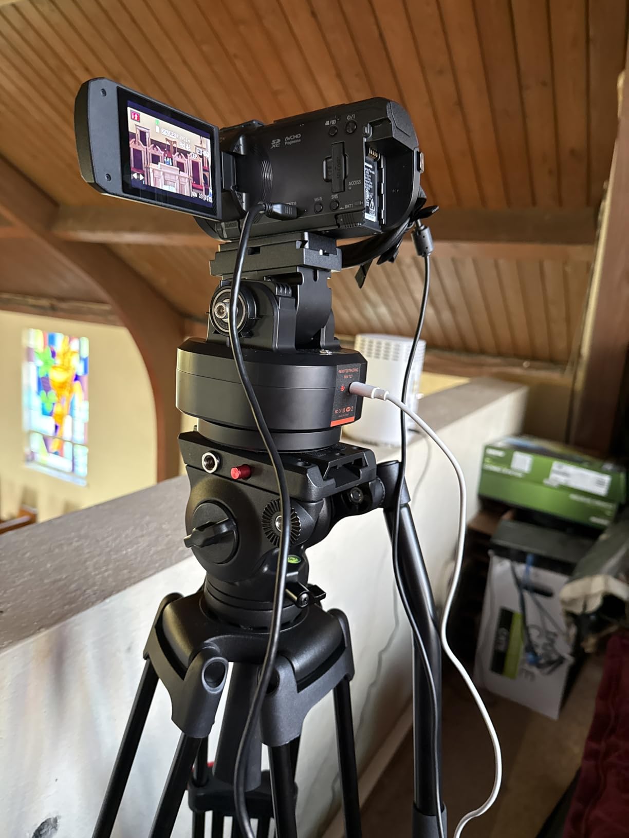 ZTFON YT-2000 Auto Motorized Rotating Panoramic Head with Remote Control AI Intelligent Follow Function and Live Function Support 2kg（70.5 Ounce） Camera Phone Pan Tilt Video Tripod Head Stabilizer customer photo 1